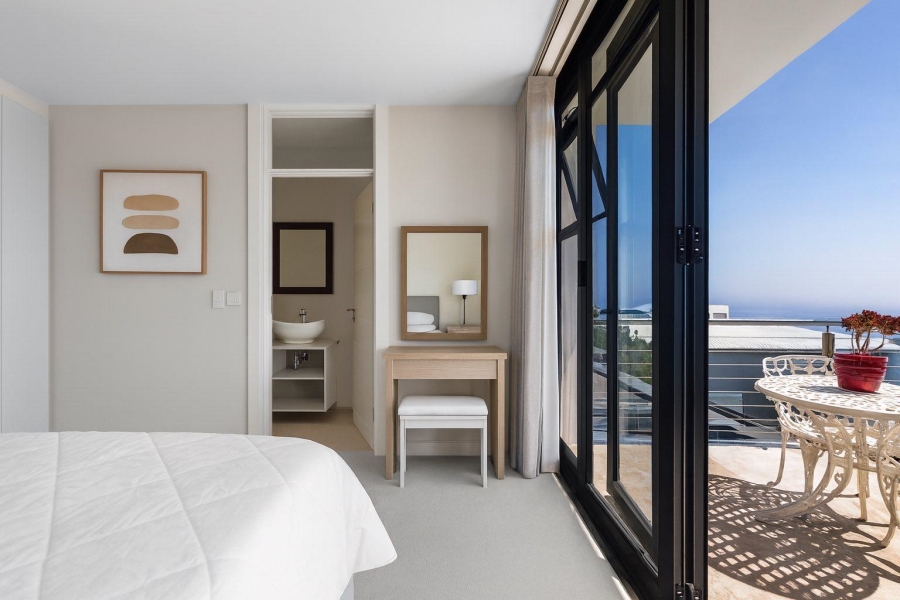 3 Bedroom Property for Sale in Green Point Western Cape